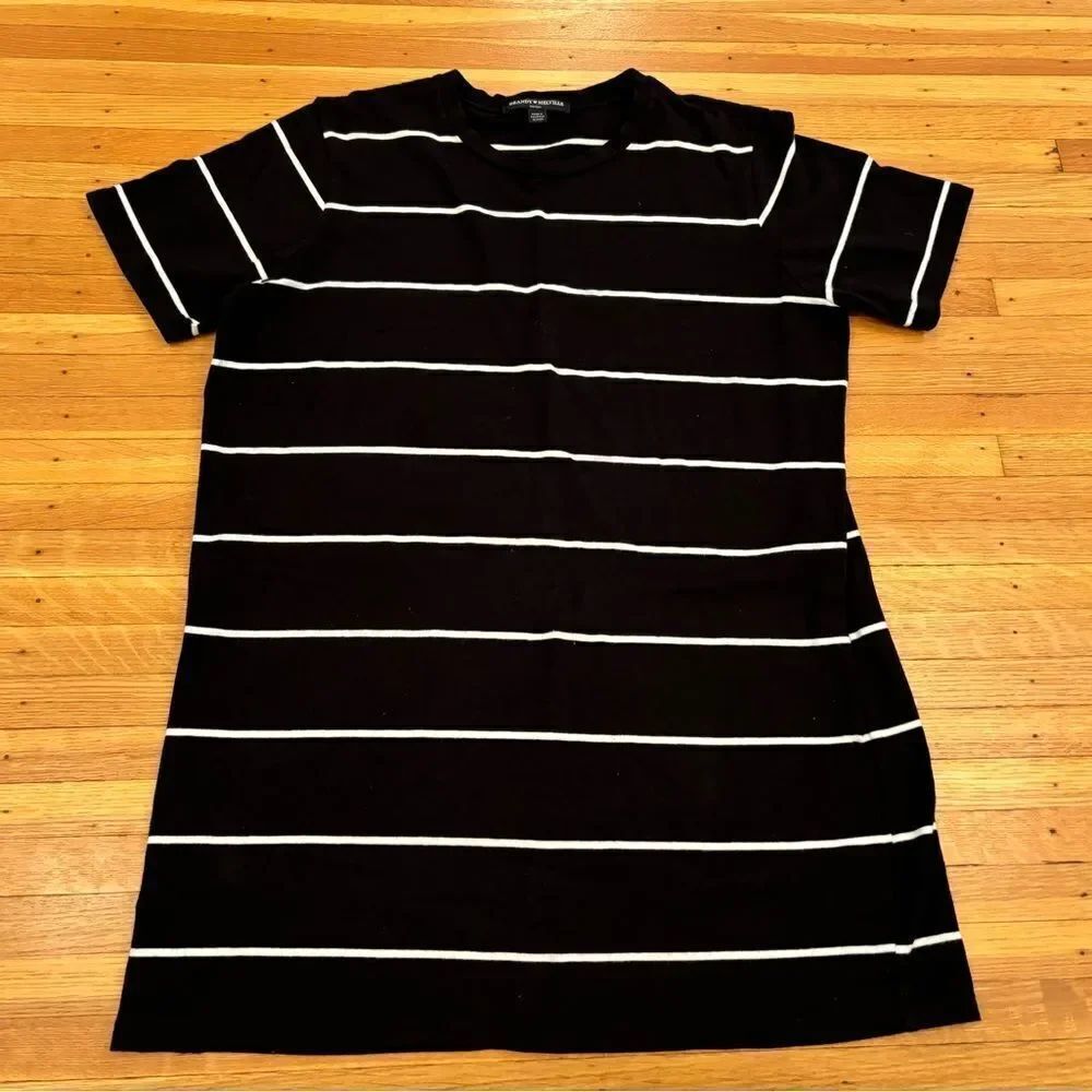 Brandy Melville black/white short sleeve tee shirt dress